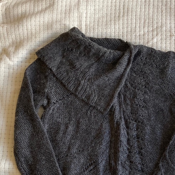 🆕 DKNY Grey wool Sweater- never worn!! - Picture 9 of 15